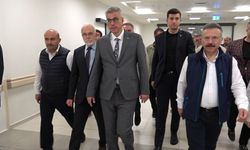 Bakan Memişoğlu, Eskişehir'de tedavi gören yaralı orman işçisini ziyaret etti