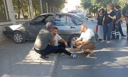 Kontrolden çıkan otomobil duvara çarparak durabildi