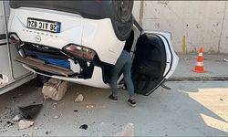 Anne-kız araçla 5 metre yükseklikten siteye uçtu