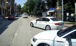 Düğün konvoyu için yol kesti trafiği felç etti