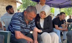 Bakan Yardımcısı Yenigün şehidin babasına ve eşine başsağlığı diledi