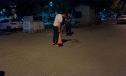 Kız arkadaşının yanında bacağından vuruldu
