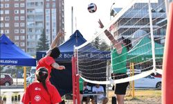 Plaj Voleybolu Şenliği Başladı