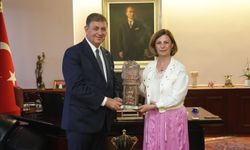 Başkan Tugay’dan Ayşe Ünlüce’ye Ziyaret