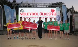 Plaj Voleybolu Şenliği Görkemli Kupa Töreniyle Sona Erdi