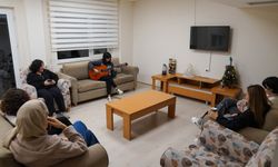 Muazzez İlmiye Çığ Kız Öğrenci Bekliyor