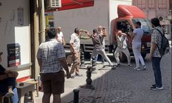 Sopalı yumruklu yol kapatma kavgası kamerada