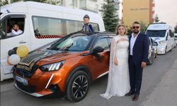 Eskişehir'de servis araçlarından renkli düğün konvoyu