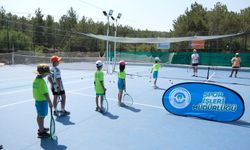 Tenis Kortlarında Yaz Coşkusu