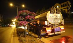 Şehri Renklendiren Çiçekler Ağaçlar Gece Mesaisiyle Canlanıyor