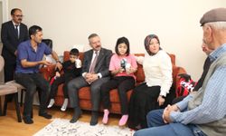 Vali Aksoy'dan evde eğitim alan özel kardeşlere ziyaret