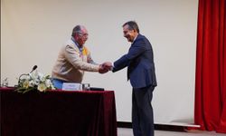 Yazar Yaver Zeytinoğlu’dan Kitap İmza Töreni