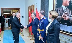 Vali Hüseyin Aksoy tebrikleri kabul etti