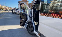 Açık bırakılan servis kapısına tramvay çarptı: 3 yaralı