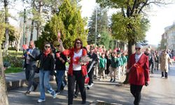 Öğrencilerden Cumhuriyet Bayramı Korteji