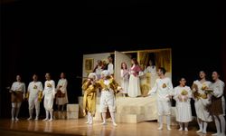 "Kibarlık Budalası" Tiyatroseverlerle Buluştu