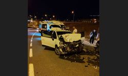 Bilecik'te 2 araç kafa kafaya çarpıştı: 2 yaralı