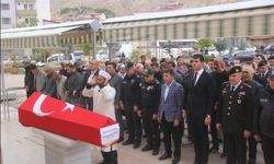 Eskişehir'de kansere yenik düşen polis Sivas'ta toprağa verildi