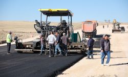 Sivrihisar’da Sıcak Asfalt Çalışmaları Sürüyor