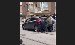 Otomobilin altında kalan 8 yaşındaki çocuk yaralandı