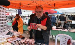 Yüzlerce yıllık kağıt ve madeni paralar tezgahta alıcılarını bekliyor