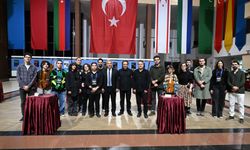 Rektör Adıgüzel Çalgı Yapımı ve Onarımı Bölümü öğrencilerinin sergisini gezdi