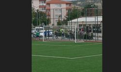 Eskişehir'de Futbolcu Bıçakla Taraftarın Üzerine Yürüdü