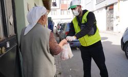 Yemekler İhtiyaç Sahiplerine Tek Tek Ulaştırılıyor