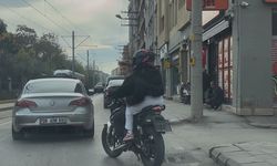 Sürücüsü kasksız plakasız motosikletin gürültülü egzozu rahatsız etti