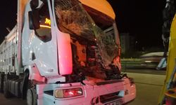 Kamyon çekiciye arkadan çarptı: 1 ölü