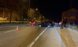 Metrelerce sürüklenen araçta kazayı sıyrık bile almadan atlattılar