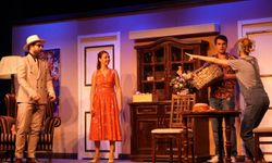 “Kendime Kıyamam”Alkışlar Ve Kahkahalar Eşliğinde Sahnede