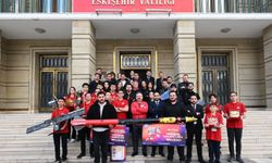 TEKNOFEST'te derece elde eden öğrenciler Vali Aksoy'u ziyaret etti