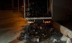 Bisiklet yüklü kamyon yandı