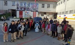 İlkokul öğrencilerine TOGG ile yerli ve milli robot tanıtıldı