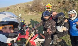 Yeni doğmuş kuzuyu 3 kilometre ötedeki annesi ile kavuşturdular