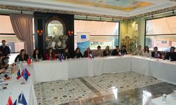 Büyükelçilerle Üç Günlük Söyleşi