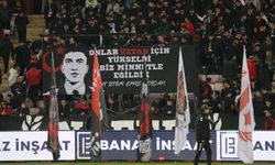 Es-Es taraftarı hava şehidi Emre Mercan'ı unutmadı