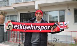 Eskişehir'de apartman sakinleri Eskişehirspor sevgisini binaya taşıdı