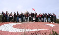 Asker adayları ilk nöbetlerini köylerindeki bu tepede tutuyor