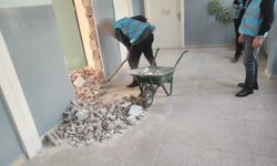 Yükümlüler İsmet İnönü İlkokulu'nu temizledi
