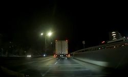 Karanlıkta görünmeyen yayalar facianın eşiğinden döndü