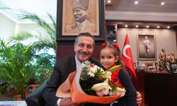 Minik Ebrar’dan Başkan Ataç’a Yeni Yıl Sürprizi