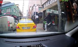 Trafikte kırmızı ışıkta beklememek için kaldırıma çıktı