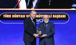 Nabi Avcı'ya Kültür ve Turizm Bakanlığı Özel Ödülünü Cumhurbaşkanı Erdoğan Verdi