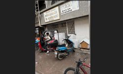 Binadan dökülen parçalar aşağıdaki motosikletlere zarar verdi