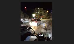 Yanlış trafik ışığına uyan sürücü araç kuyruğuna sebep oldu