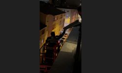 Binadan sarkan metal parça için itfaiyeden gece operasyonu