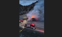 Kütahya'da seyir halindeki tır alevlere teslim oldu