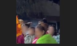 Çocuklarının birinin elinde sigara diğerinde alkol şişesi olan anne beraat etti